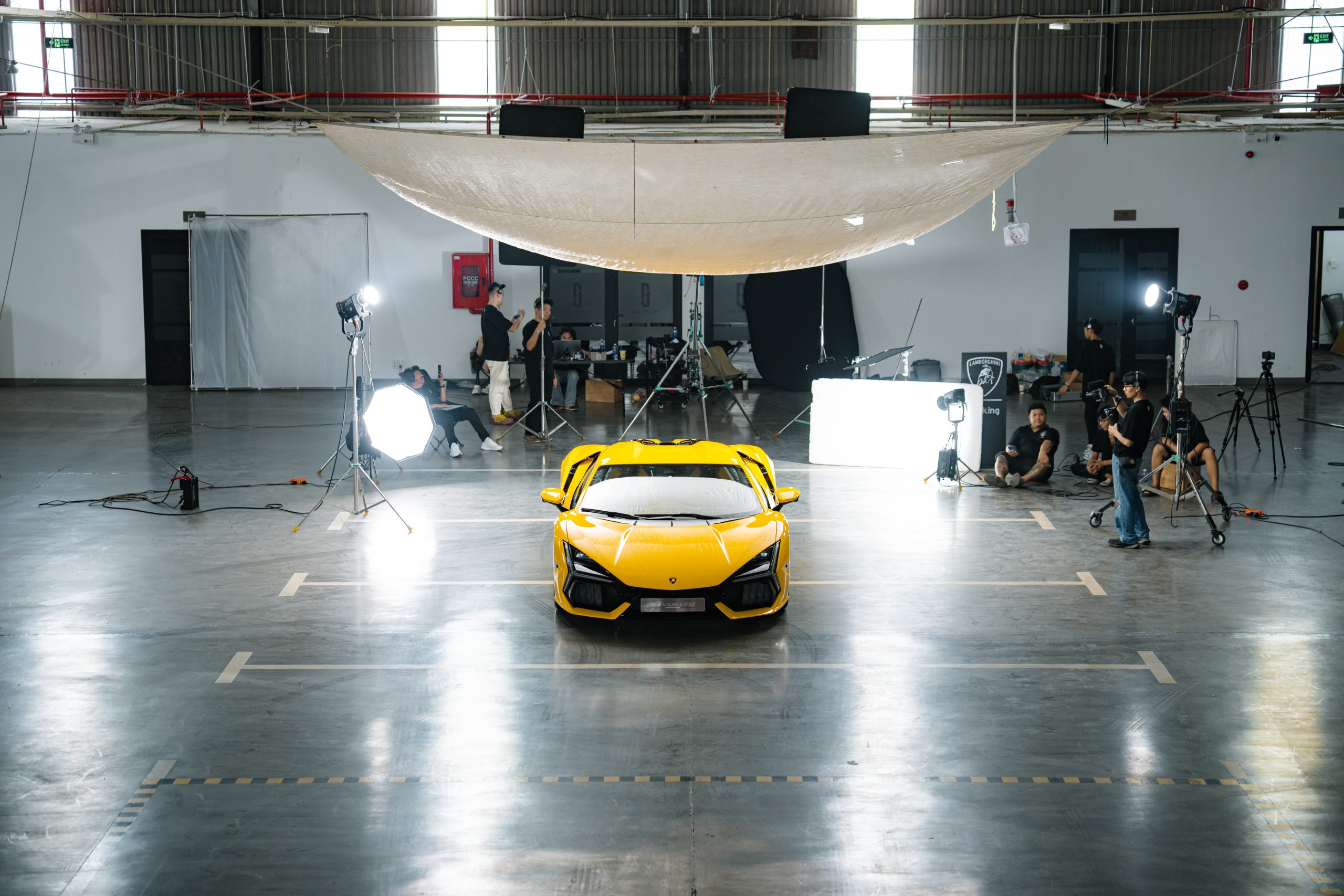 Chạm Mặt Lamborghini Revuelto Đầu Tiên Tại Việt Nam: Từ Áp Lực Nghẹt Thở Đến Hai Chữ “Kiệt Tác”